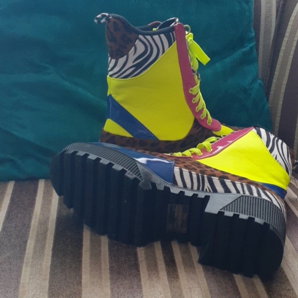 Fabric upper - Picture 2 of 3